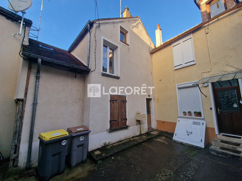 2 bedrooms House in Saint-Mammes, France No. 182157