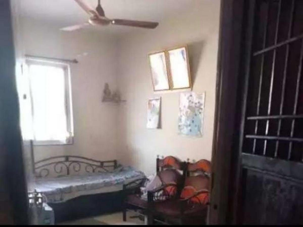 Estudio en Pune, India No. 6989