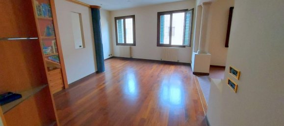 6 rooms Duplex in Padua, Italy No. 31782 4