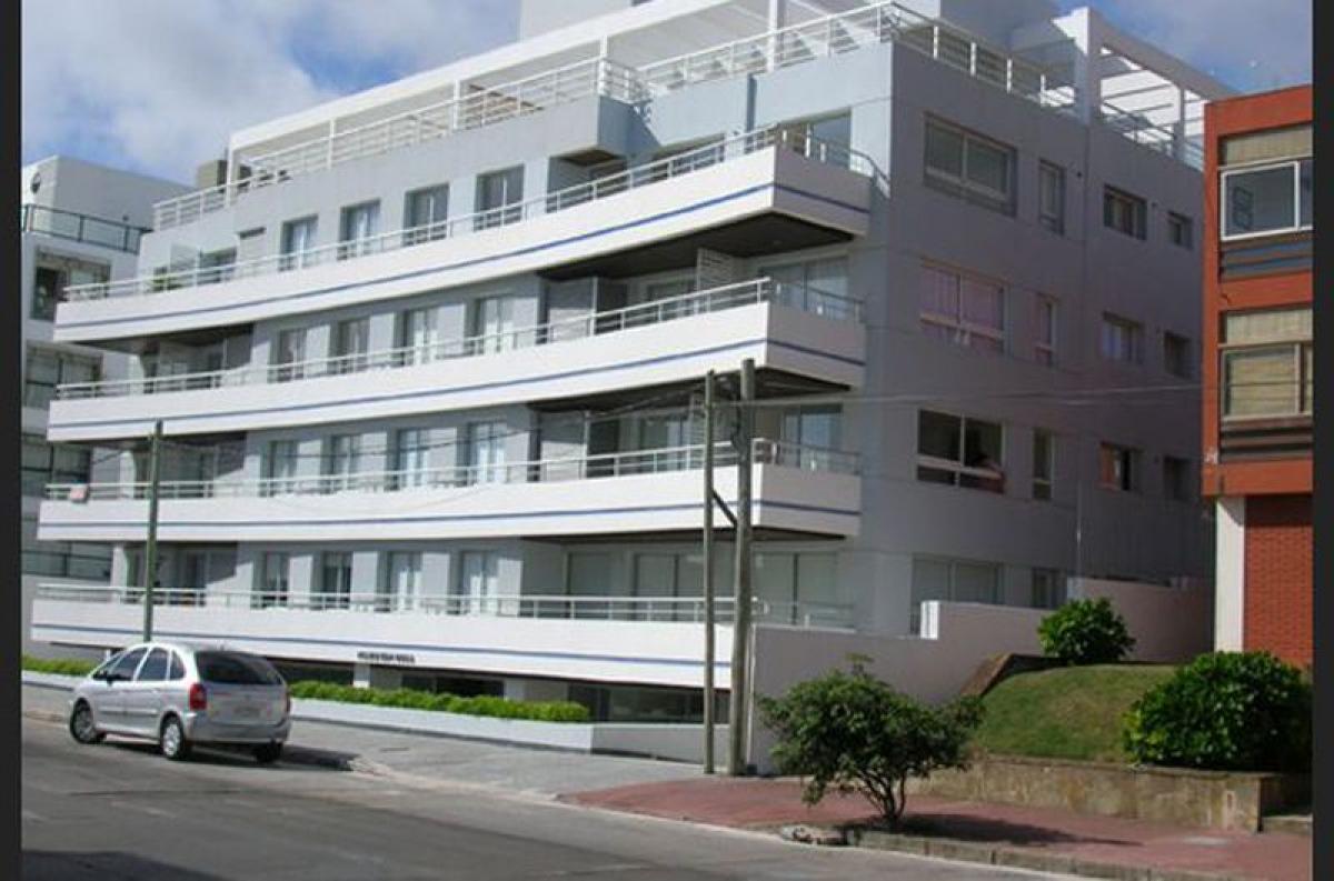 Apartamento de 3 dormitorios en Maldonado, Uruguay No. 5139