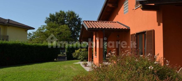 3 bedrooms Villa in Biella, Italy No. 292610 10