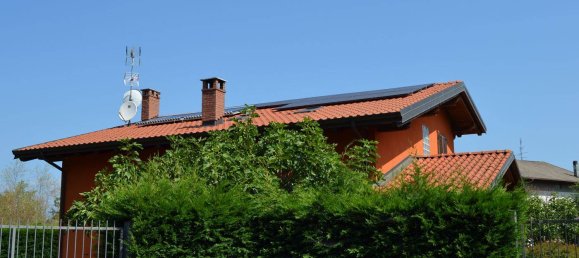 3 bedrooms Villa in Biella, Italy No. 292610 4