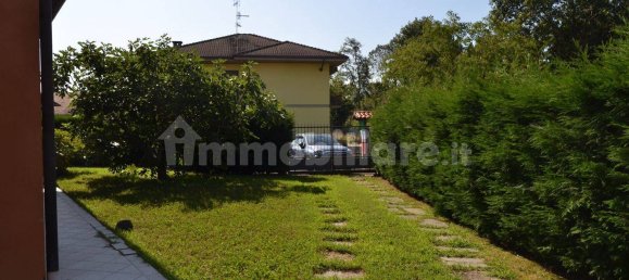 3 bedrooms Villa in Biella, Italy No. 292610 5