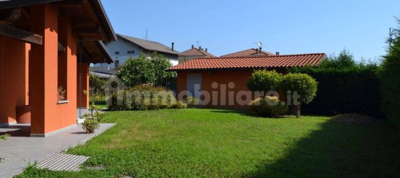 3 bedrooms Villa in Biella, Italy No. 292610 11