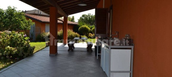 3 bedrooms Villa in Biella, Italy No. 292610 9
