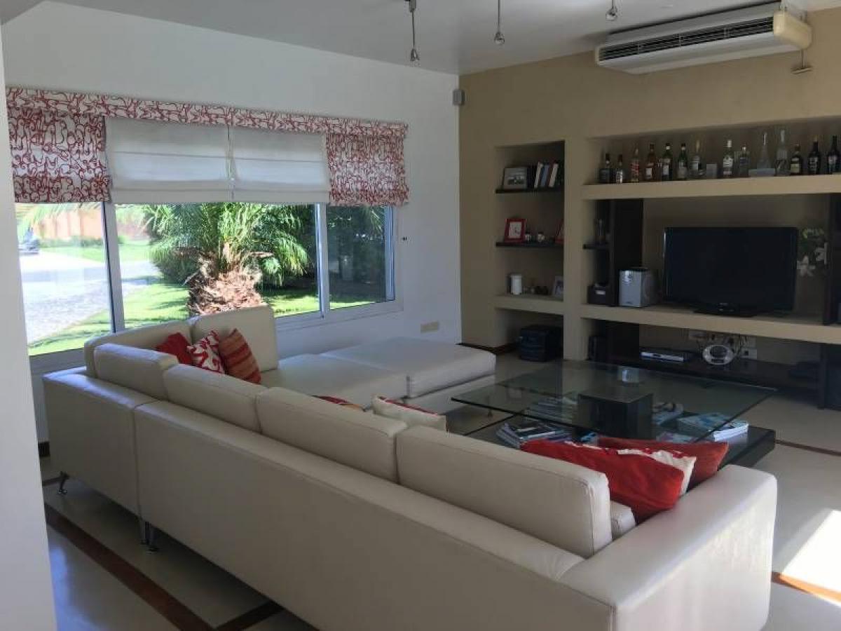 3 bedrooms House in Tigre, Argentina No. 6206