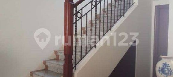 4 bedrooms House in Dukuh Pakis, Indonesia No. 1767 12