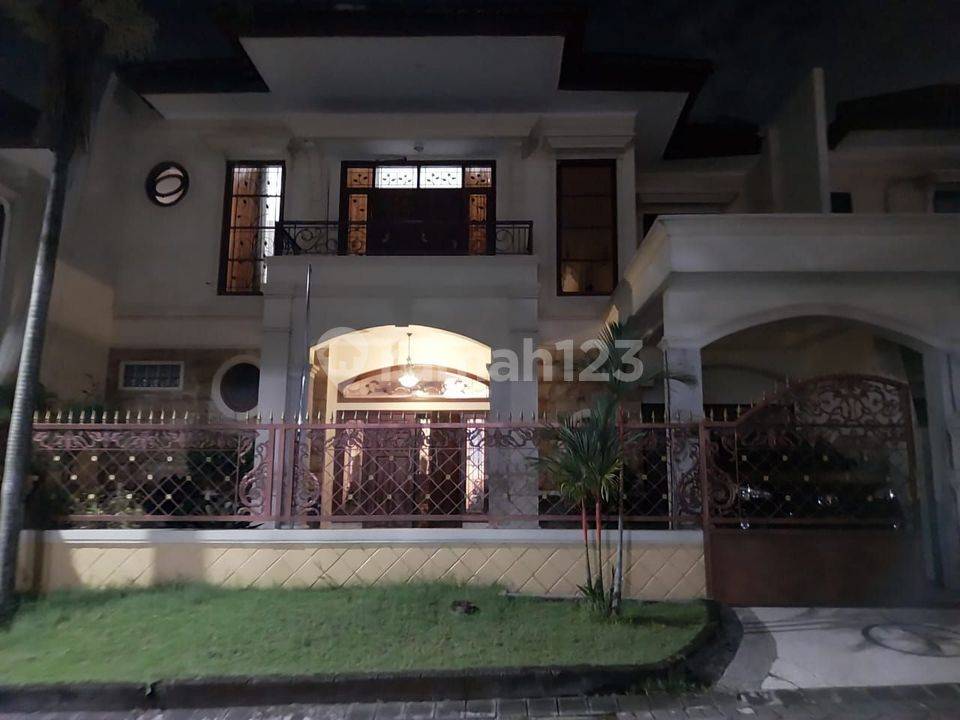 4 bedrooms House in Dukuh Pakis, Indonesia No. 1767