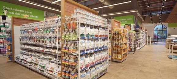 445m² Commercial property in Nonantola, Italy No. 317051 3