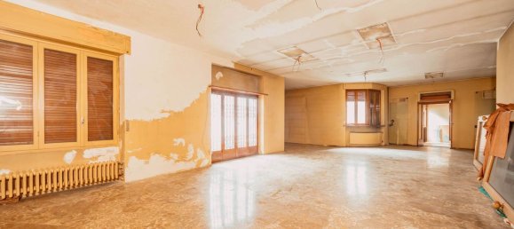 Edificio en Vigevano, Italy 800 m² No. 360936 16