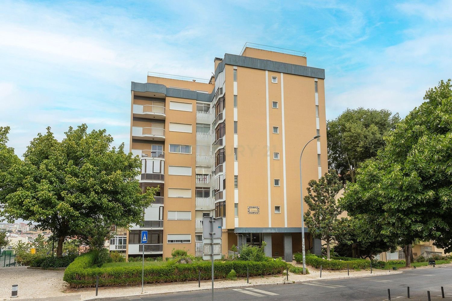 3 bedrooms Apartment in Amadora, Portugal No. 217073