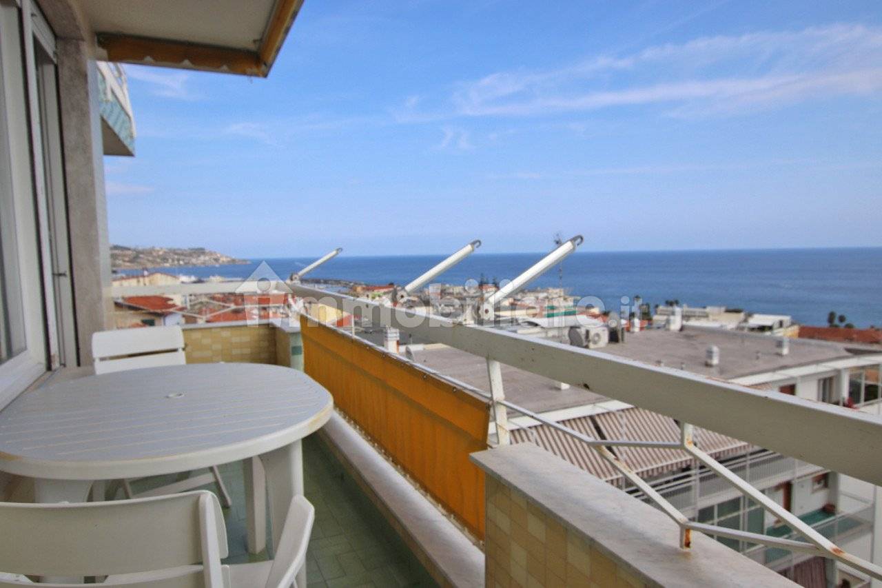 3 bedrooms Apartment in Sanremo, Italy No. 398645