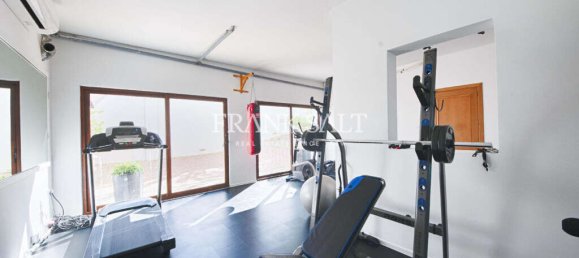 5 bedrooms Bungalow in Mellieha, Malta No. 195 60