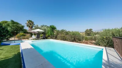 Villa de 4 dormitorios en Coín, Spain No. 241541