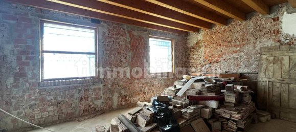 3 bedrooms House in Verolanuova, Italy No. 303062 8