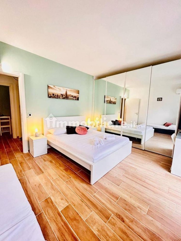 3 rooms Hotel in Rome, Italy No. 198131