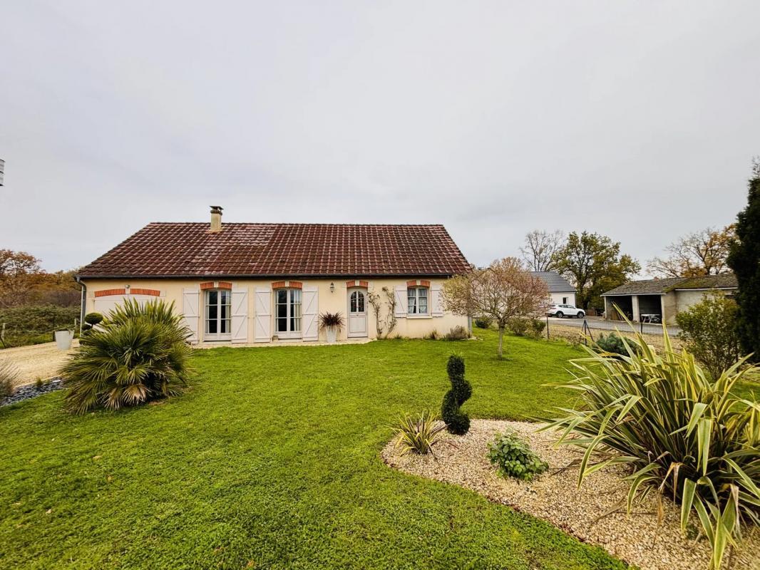 4 bedrooms Villa in Le Blanc, France No. 85978