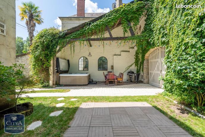 Casa de 4 dormitorios en Saint-Etienne-de-Chigny, France No. 314530