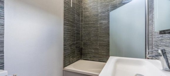 Casa de 4 dormitorios en Saint-Etienne-de-Chigny, France No. 314530 10