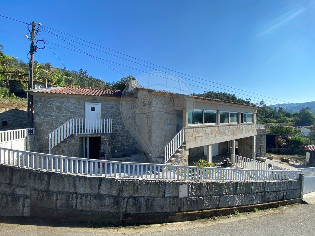 Casa de 3 dormitorios en Ponte da Barca, Portugal No. 173640