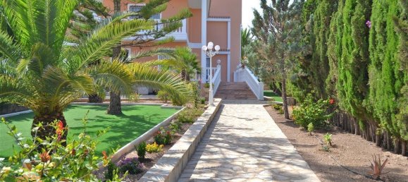 5 bedrooms Villa in Calpe, Spain No. 1530 13