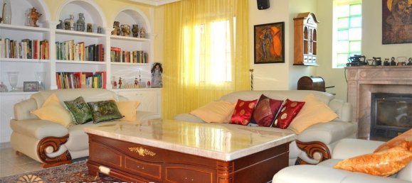 5 bedrooms Villa in Calpe, Spain No. 1530 16