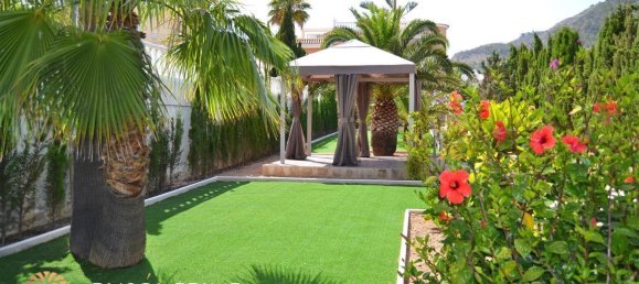 5 bedrooms Villa in Calpe, Spain No. 1530 6