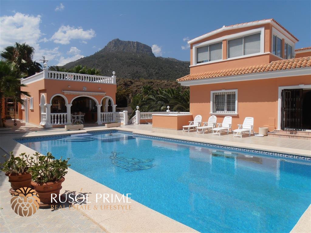 5 bedrooms Villa in Calpe, Spain No. 1530