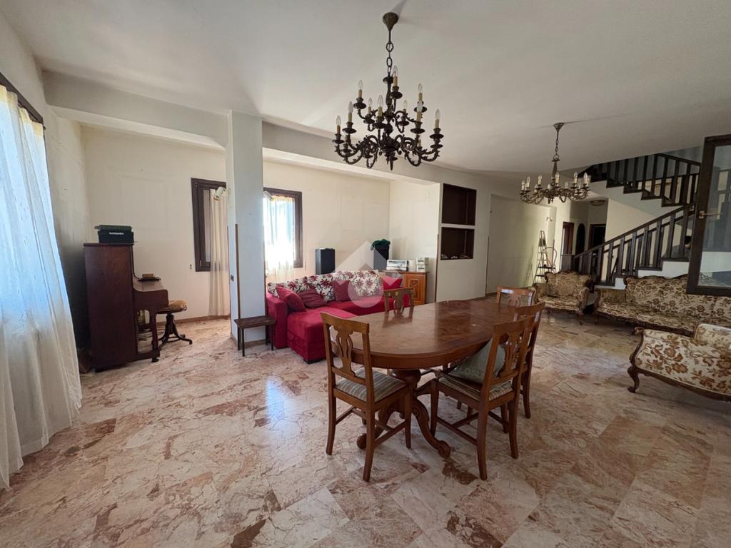 6 bedrooms Villa in Catanzaro, Italy No. 297362