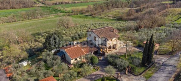 5 bedrooms House in Foiano della Chiana, Italy No. 228445 4