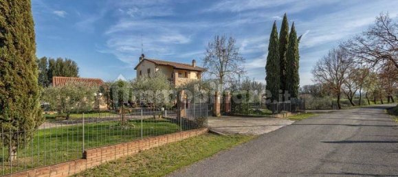 5 bedrooms House in Foiano della Chiana, Italy No. 228445 7