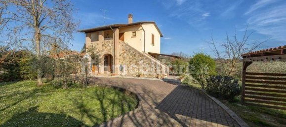 5 bedrooms House in Foiano della Chiana, Italy No. 228445 8