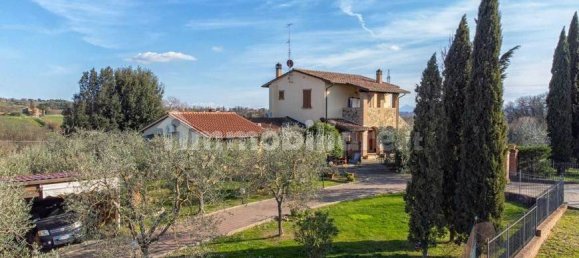 5 bedrooms House in Foiano della Chiana, Italy No. 228445 3