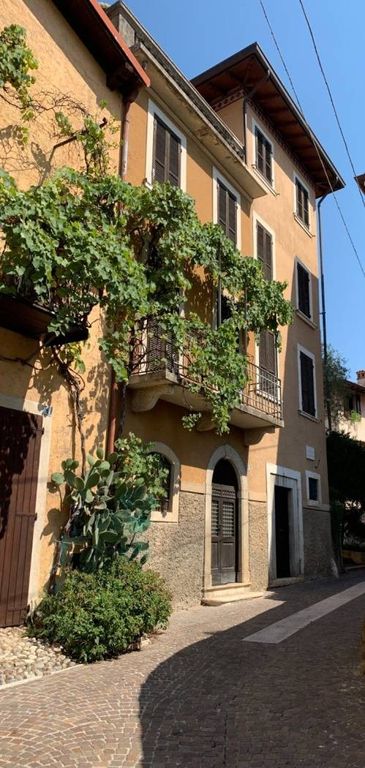 4 bedrooms Villa in Gardone Riviera, Italy No. 367825