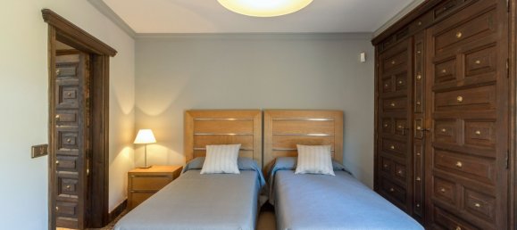 Villa de 4 dormitorios en Marbella, Spain No. 51774 51