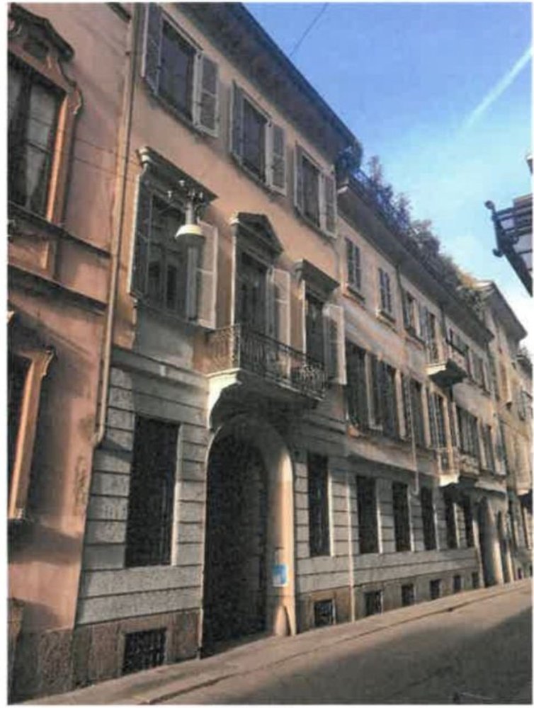 1900m² Building in Milan, Italy No. 244675