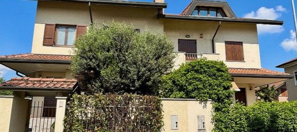 5 rooms Villa in Pogliano Milanese, Italy No. 338190 2