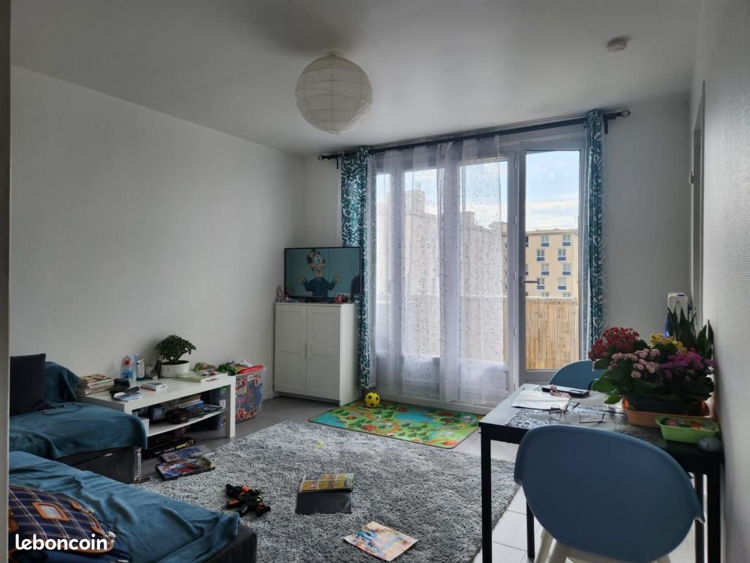 Studio in Le Bourget, France, Nr. 161869