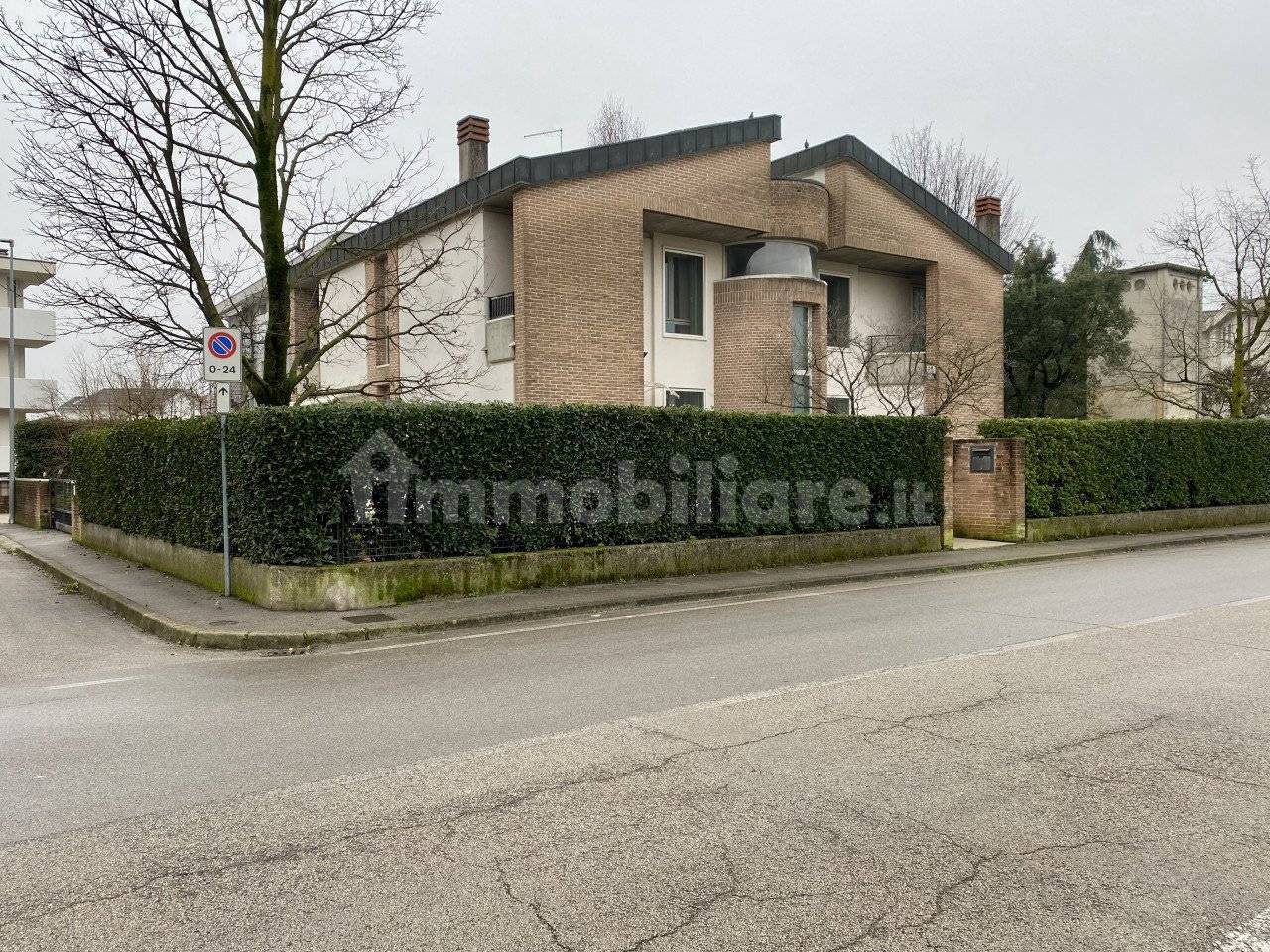 5 chambres Maison à Caldogno, Italy No. 196215