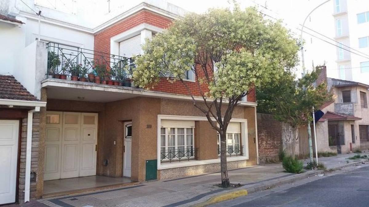 3 bedrooms House in Mar del Plata, Argentina No. 86120