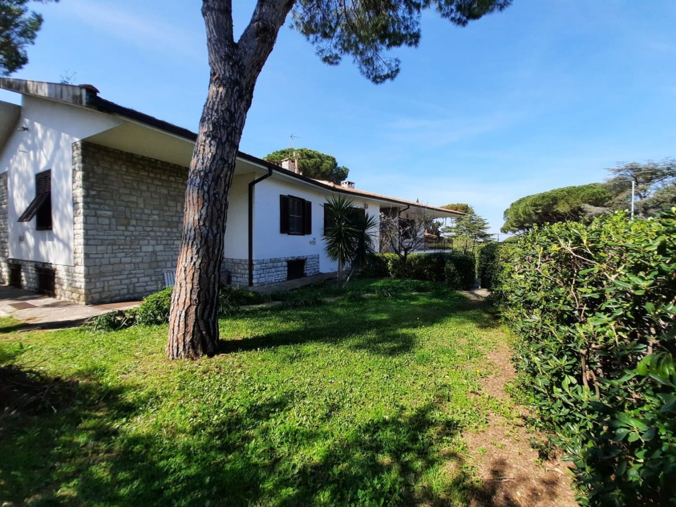 9 rooms Villa in Livorno, Italy No. 228726