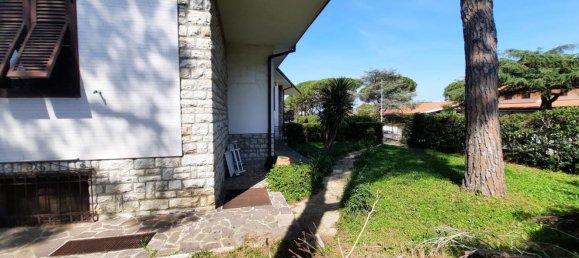 9 rooms Villa in Livorno, Italy No. 228726 4