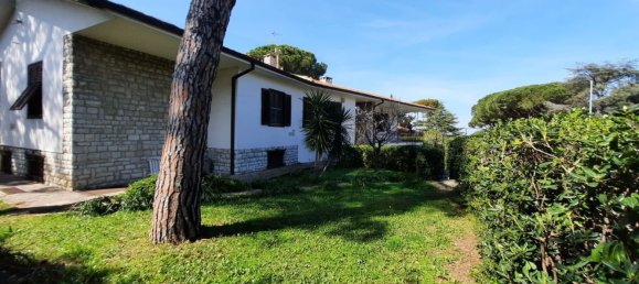 9 rooms Villa in Livorno, Italy No. 228726 3