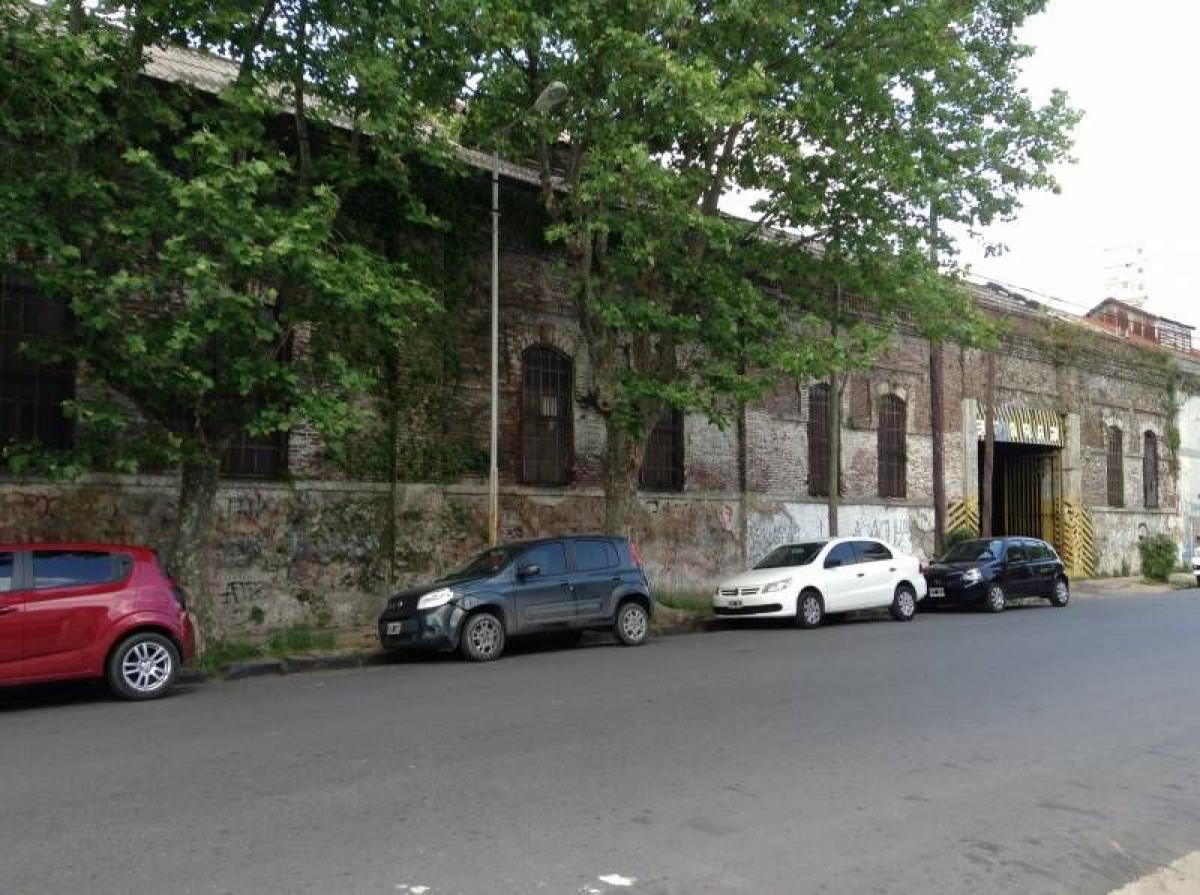 1284m² Commercial property in Avellaneda, Argentina No. 26621
