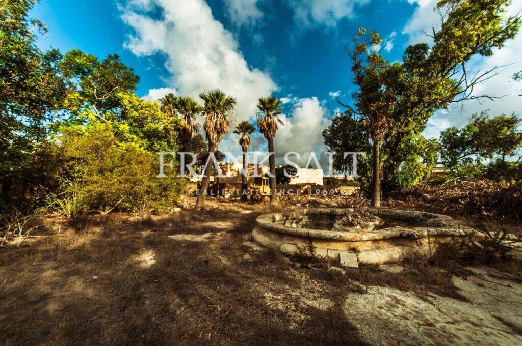 5 bedrooms Hotel in Zebbug, Malta No. 1213