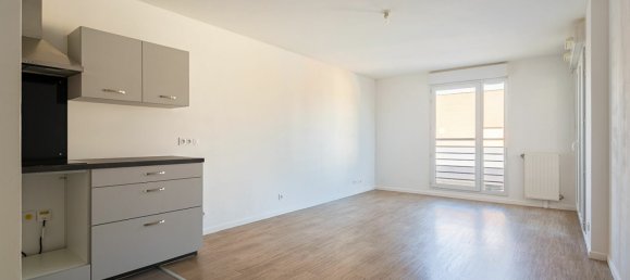 Apartamento de 2 dormitorios en Bezons, France No. 136864 4
