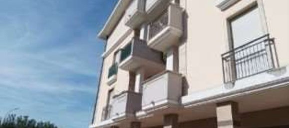 4 rooms Apartment in Città Sant'Angelo, Italy No. 182975 3