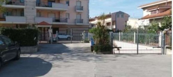 4 rooms Apartment in Città Sant'Angelo, Italy No. 182975 5