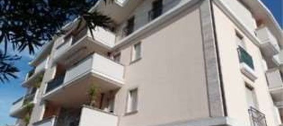 4 rooms Apartment in Città Sant'Angelo, Italy No. 182975 2