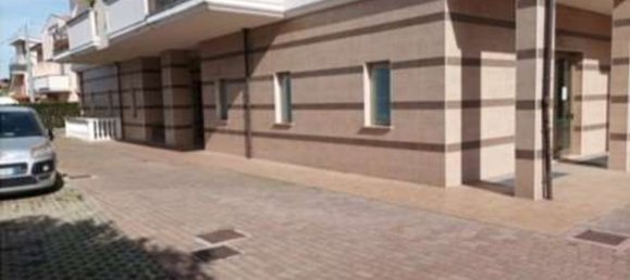 4 rooms Apartment in Città Sant'Angelo, Italy No. 182975 4